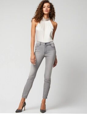 WHITE HOUSE BLACK MARKET mid rise skinny beaded zip hem jeans -6-NWT!